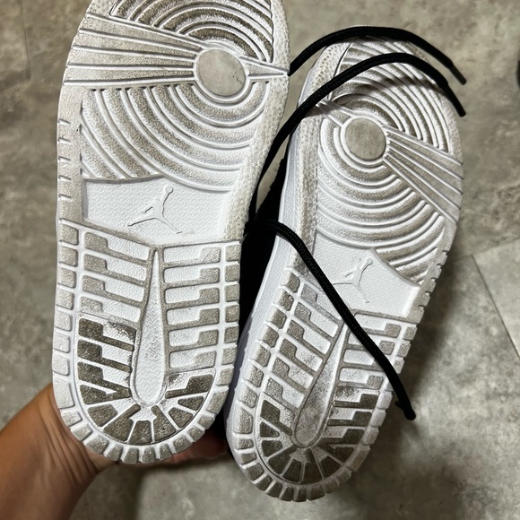 Boys 12C Jordans - Picture 4 of 6